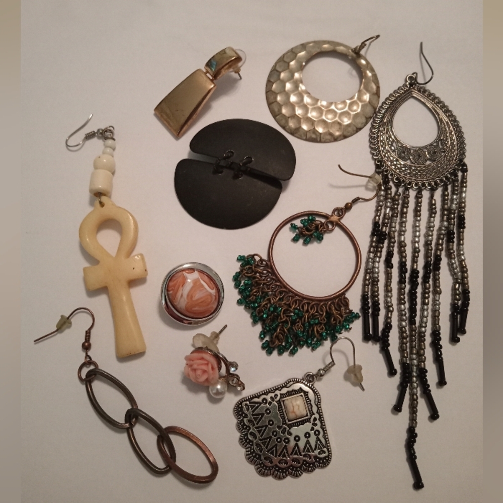 #471.  Crafters 10 Piece Assorted Single Earring Bundle